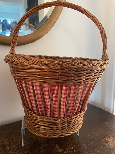Tall wicker basket with lid - ,