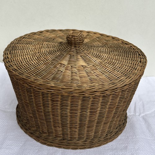 Natural wicker lidded round - natural,