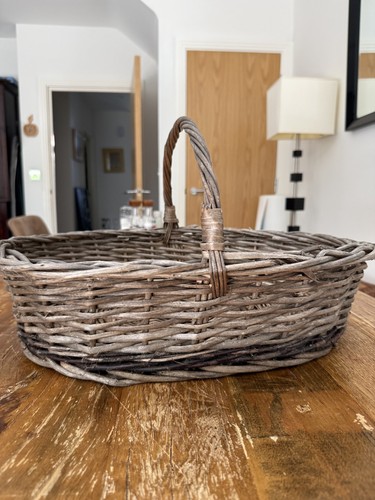 Wicker basket with handle - with,