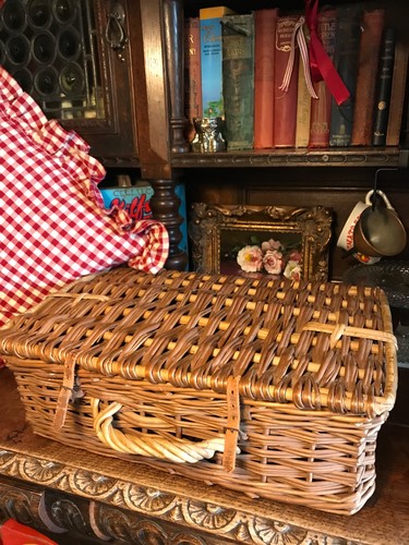 Wicker basket with - a,