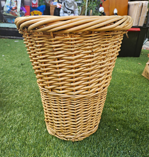 Large round brown wicker - round,