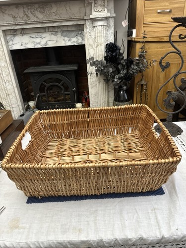 Rectangular wicker basket
