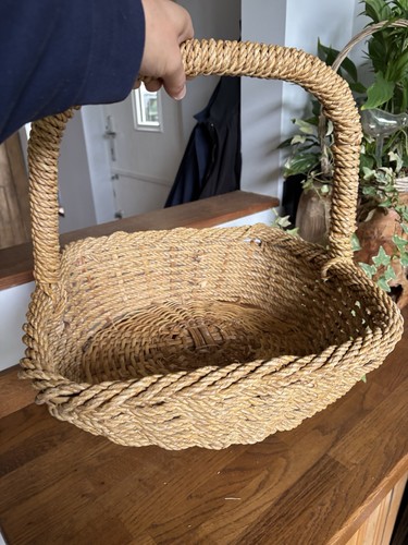 Round woven brown - round, wicker